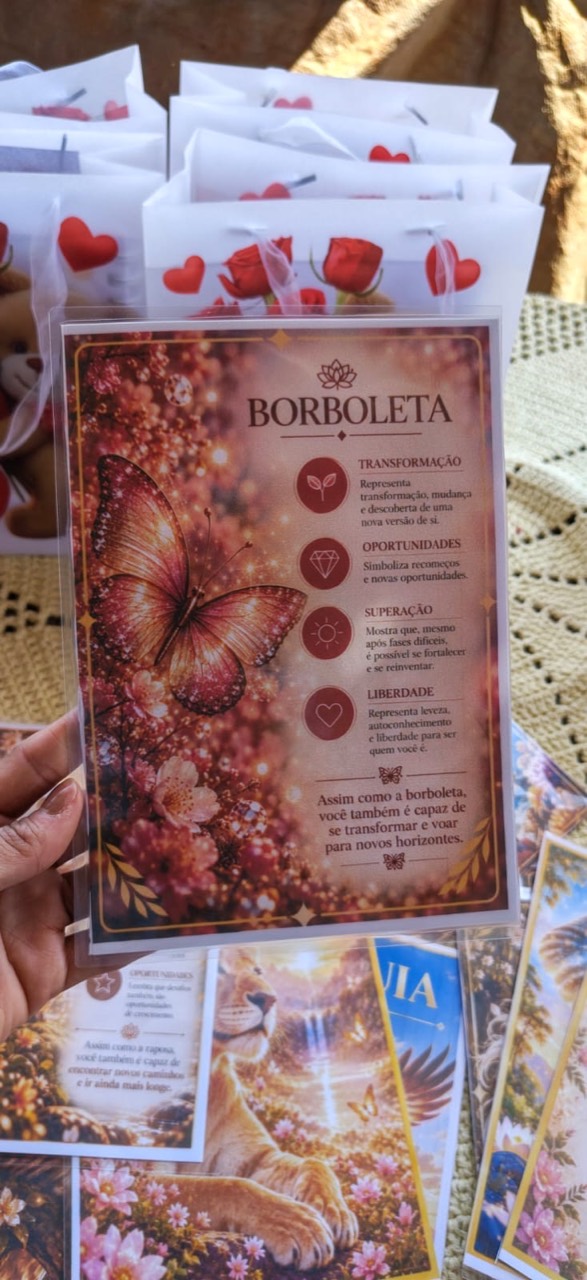 Cartão da borboleta com mensagens sobre transformação, oportunidades, superação e liberdade.