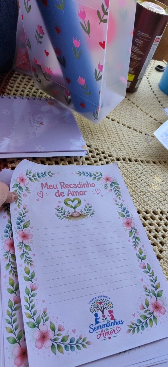 Folha Meu Recadinho de Amor com flores e a marca do Sementinhas de Amor.